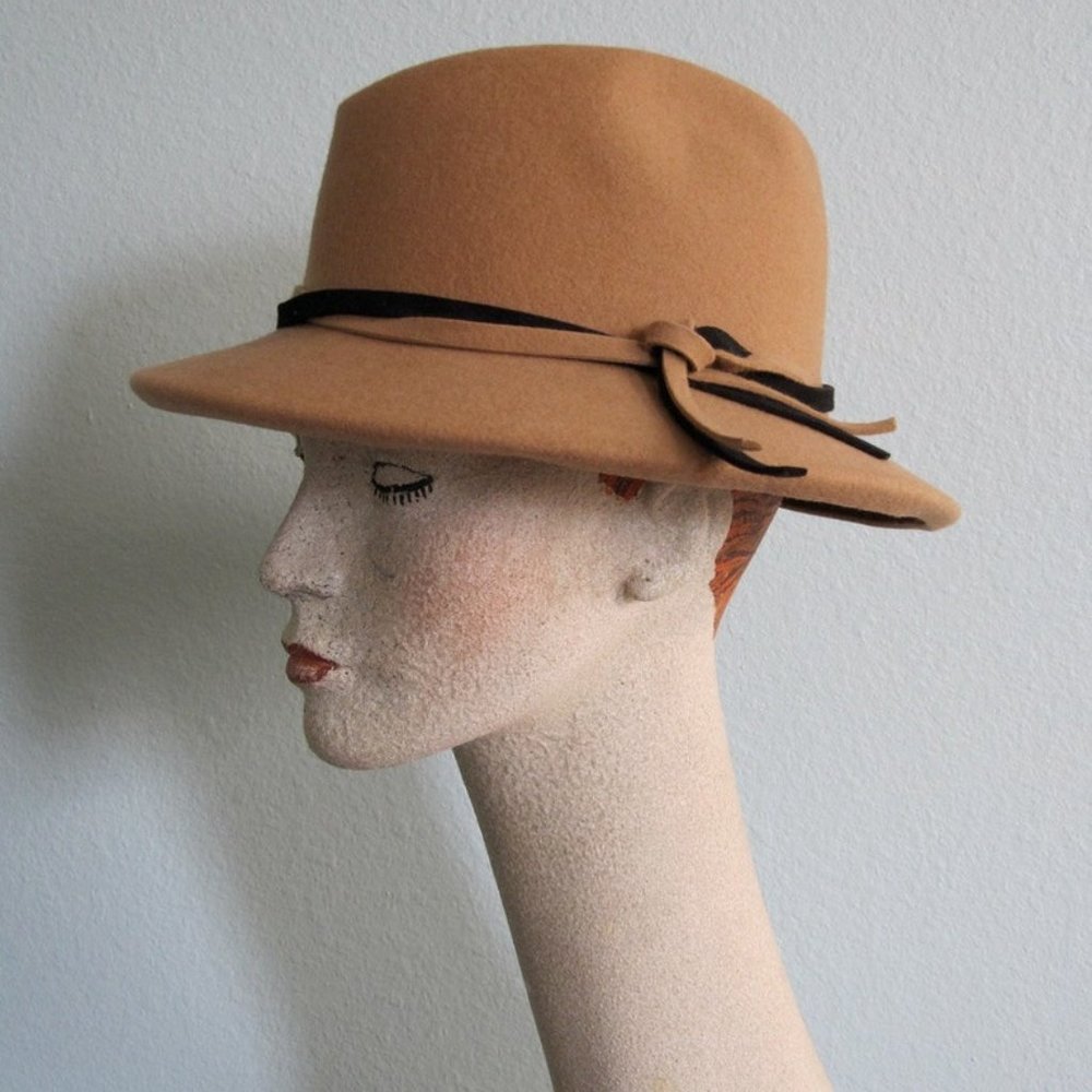vintage classic 1960s fedora in tan wool felt